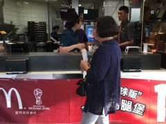 -麦当劳(展览路店)