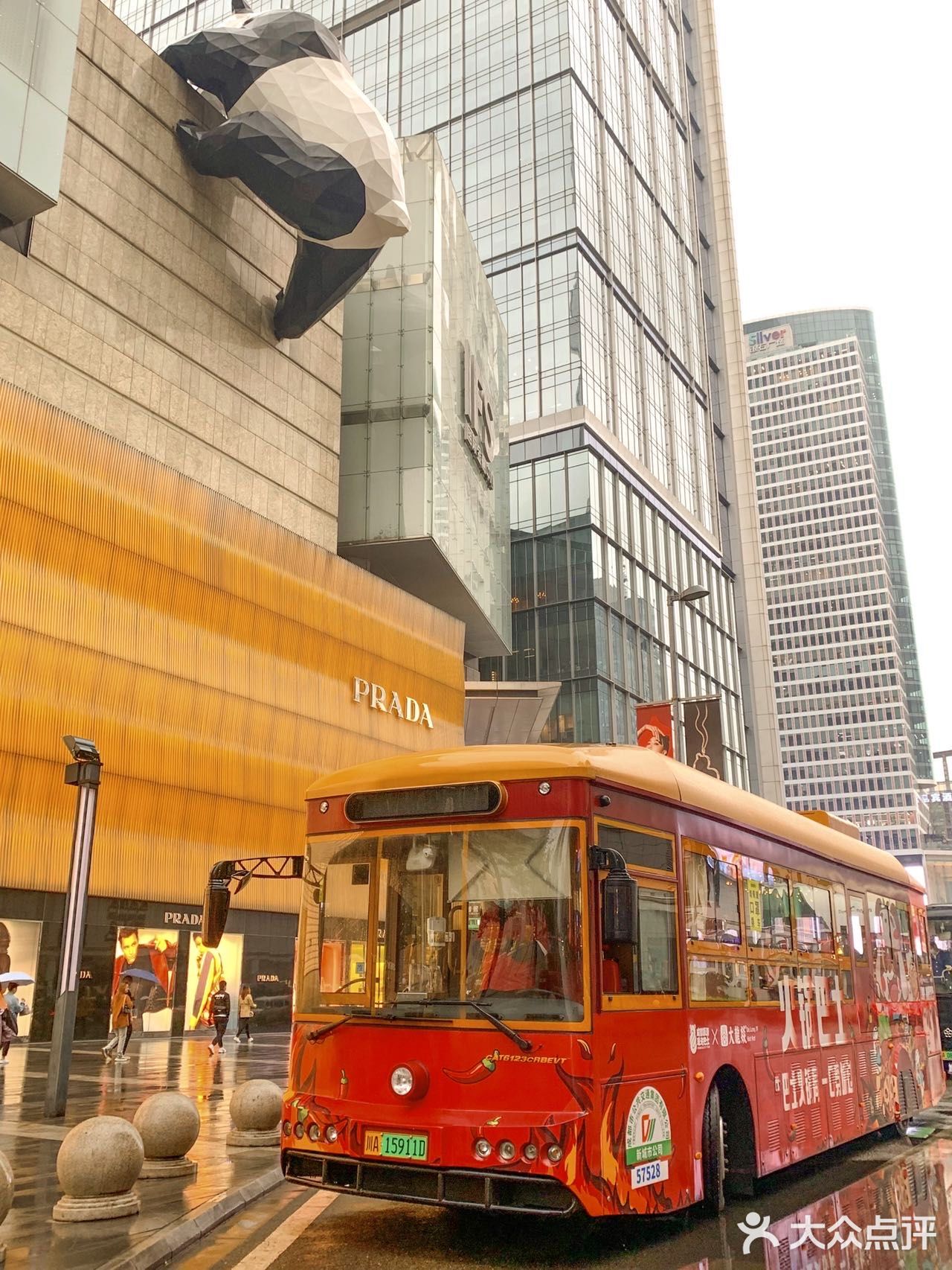  巴适！成都人真会玩儿 在公交车上吃火锅🚌⁉️