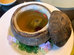 原只椰子炖竹丝鸡汤-海口万豪中餐厅·粤菜·海南菜· 平价海鲜·茶点· KTV包房
