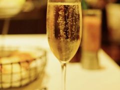 起泡酒-Wolfgang’s Steakhouse 沃夫冈牛排馆(上海白玉兰广场店)