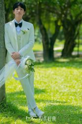 -现代经典婚纱摄影