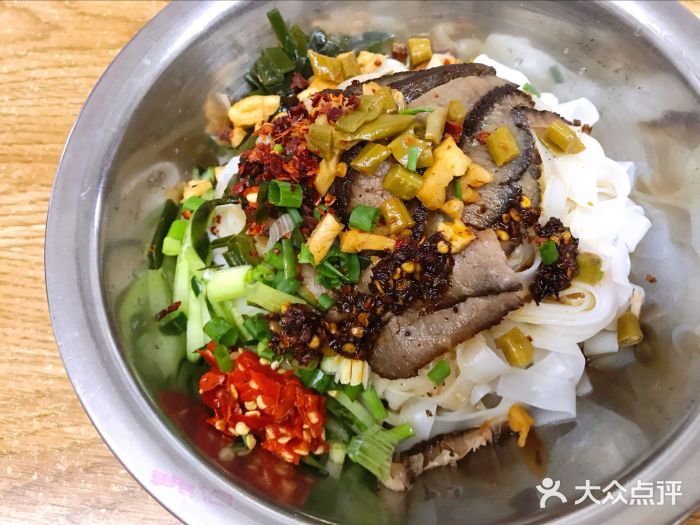 同来米粉经典卤牛肉粉图片