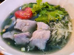 猪肉汤面-蝶豆花蓝面条