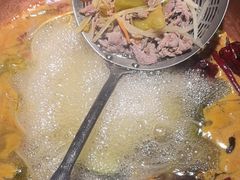 -洱火云南酸菜牛肉火锅(石景山当代商城店)