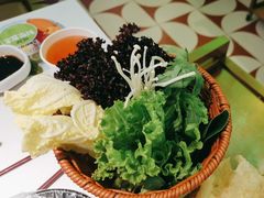 -洪氏嗨捞·广东猪肚鸡·椰子鸡火锅(西咸万象城店)