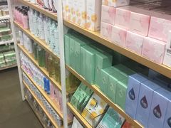 -名创优品(中原万达2F店)
