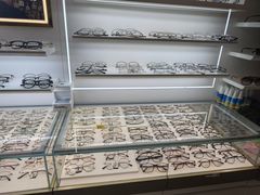 -美式眼镜·授权蔡司.依视路.尼康.豪雅.明月(南翔印象城店)