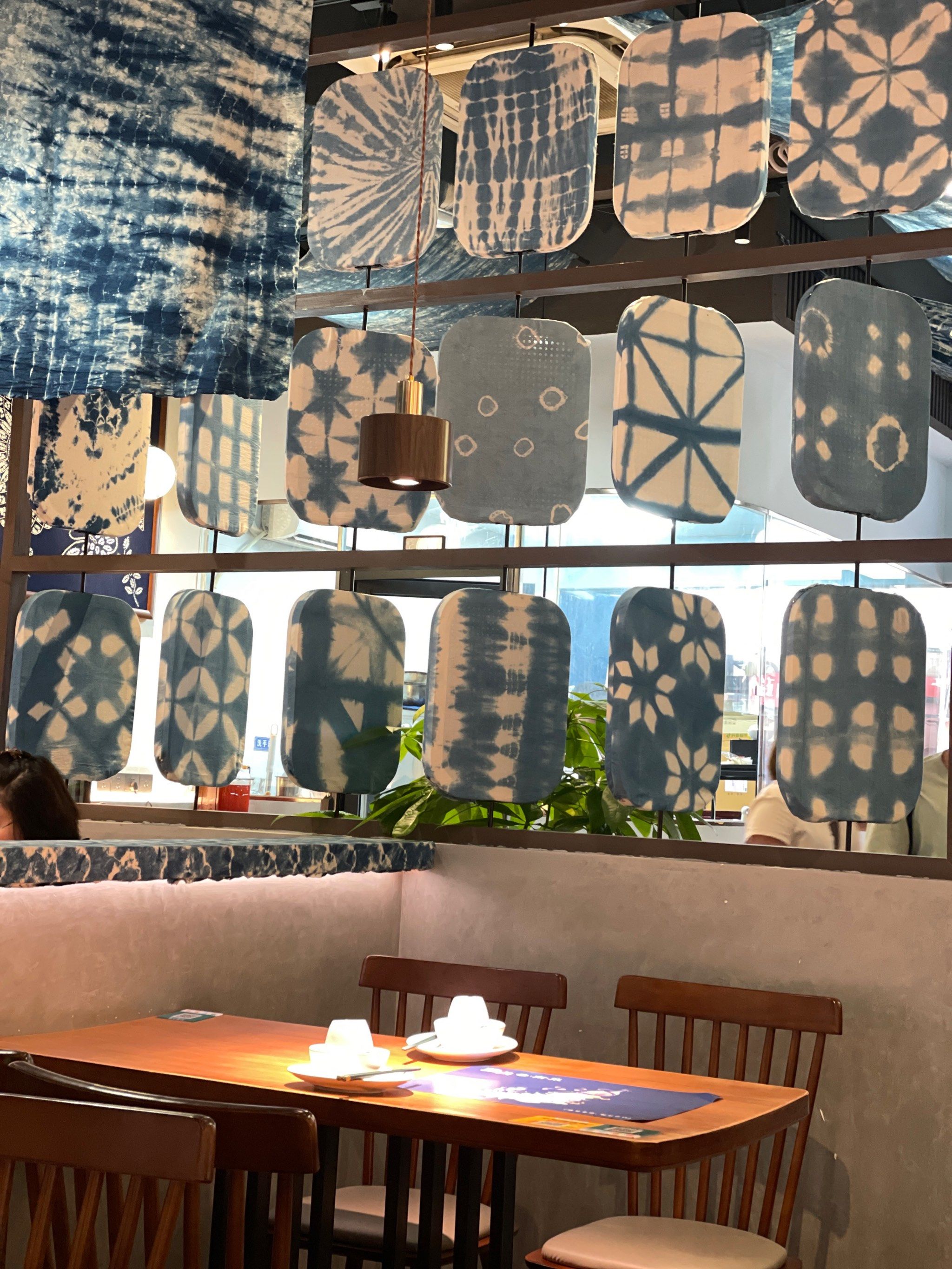 装修不错!扎染很漂亮的!