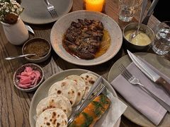 烟熏三文鱼配烤饺子皮和芥末籽酱-BOR Eatery(安福路店)