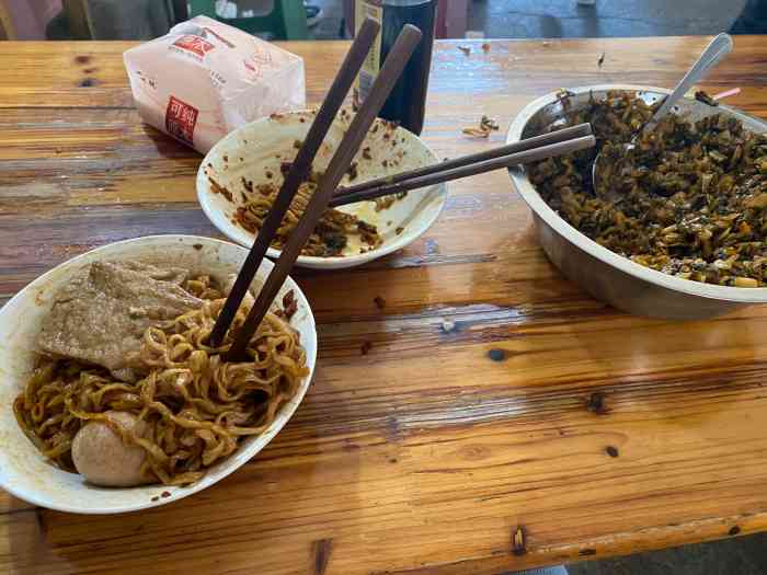 大明子面馆-"不起眼的面馆,没想到已经坐满了人,里面的.