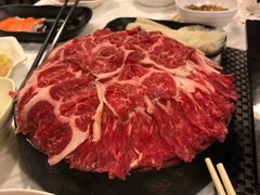 安格斯牛肉-鲜入围煮花胶鸡海鲜火锅