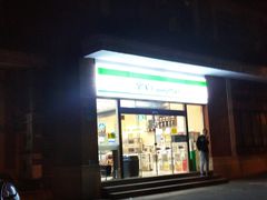 -全家便利店(洛川东路店)