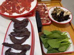 -毛辣果·贵州红酸汤牛肉火锅(西单店)