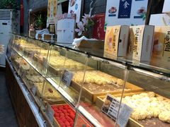 面包甜点陈列柜-清真全盛斋传统糕点(西羊市店)