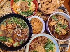 -爆炸头阿姨小四川正宗川味小吃(无任何分店)