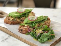 丹麦开放三文治配吞拿鱼牛油果-农畉LONFOOD(福田星河COCOPark店)