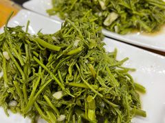 凉拌树头菜-山城家常菜铁锅炖鱼