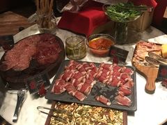 -恰餐厅及酒吧 CHAR Bar & Grill (北京丽都皇冠假日店)