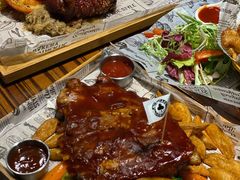 德式烤猪肘配酸椰菜土豆泥和薄饼-车谷小镇