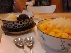榴莲往返-小团圆糖水铺(襄阳南路店)