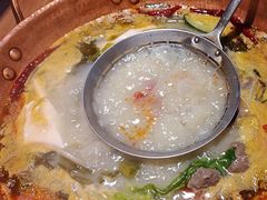 -洱火云南酸菜牛肉火锅(石景山当代商城店)