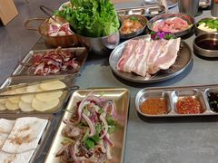 -围炉肉舍•炭烤活鳗•丹东海鲜烤肉(步行街店)