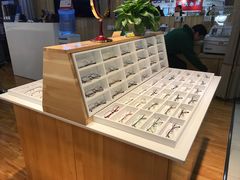-MiRi眼镜连锁·蔡司·尼康控优点合作店(莘庄店)