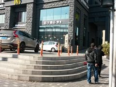 -桔子酒店(上海西藏北路地铁站店)