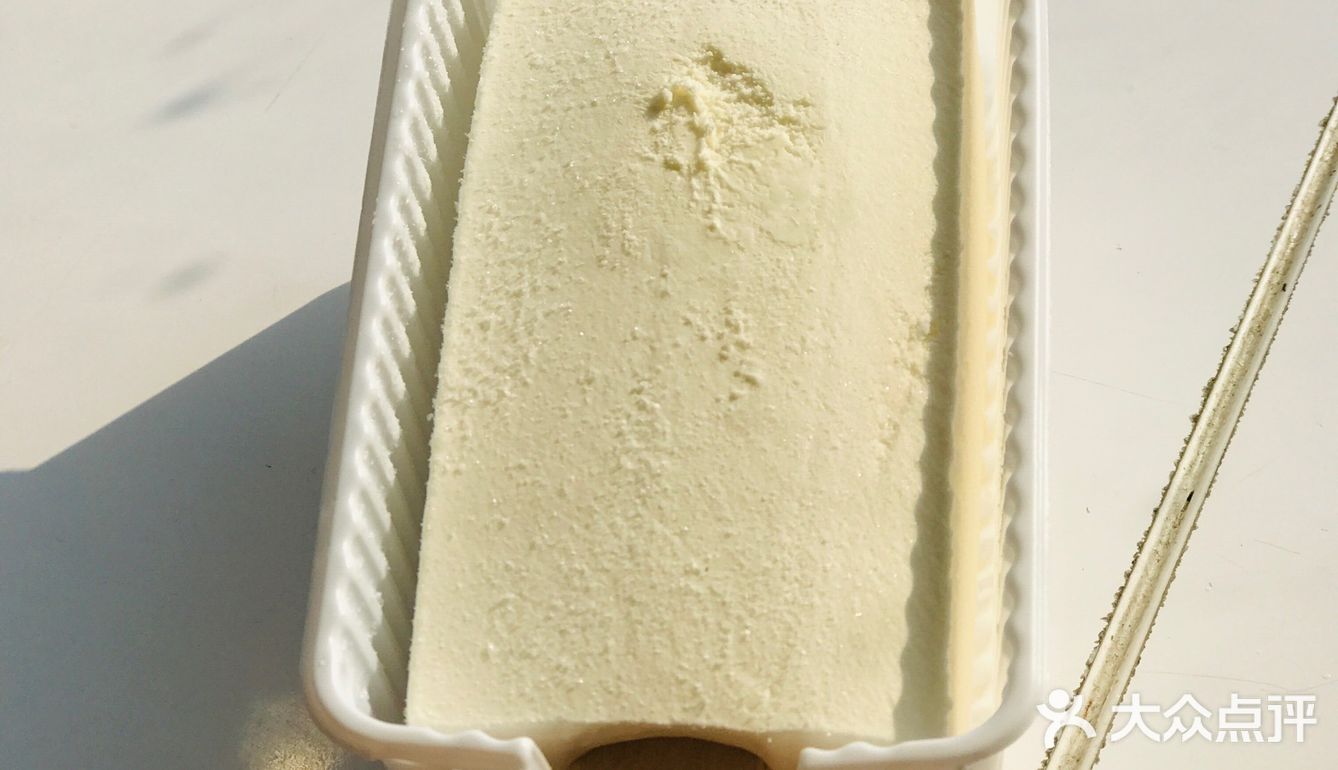 吃个德氏大奶砖压压火奶味重不算很甜口感不冰