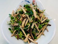 -红栌温泉山庄生态美食餐厅