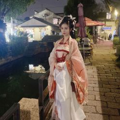 -一揽芳华汉服旗袍体验馆(拙政园店)