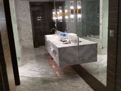 -上海虹桥西郊假日酒店