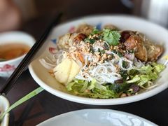 -大头虾越式风味餐厅(光明广场店)