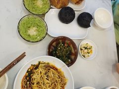 -李与白包子铺(桐梓林店)