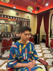 -东方先生国潮男士理发馆