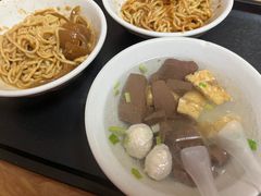 -松树干拌面店