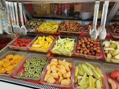 自助取餐区-老炳·七丛松甘草水果