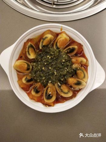 今天带家人一起去吃的板栗猪肚鸡，味道比板栗鸡汤味更鲜