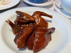 玻璃皮润烧乳鸽-北京厨房(西安SKP店)