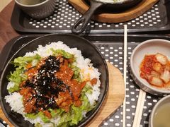 牛肉五花肉双拼拌饭套餐-大食代美食广场(迪士尼小镇店)