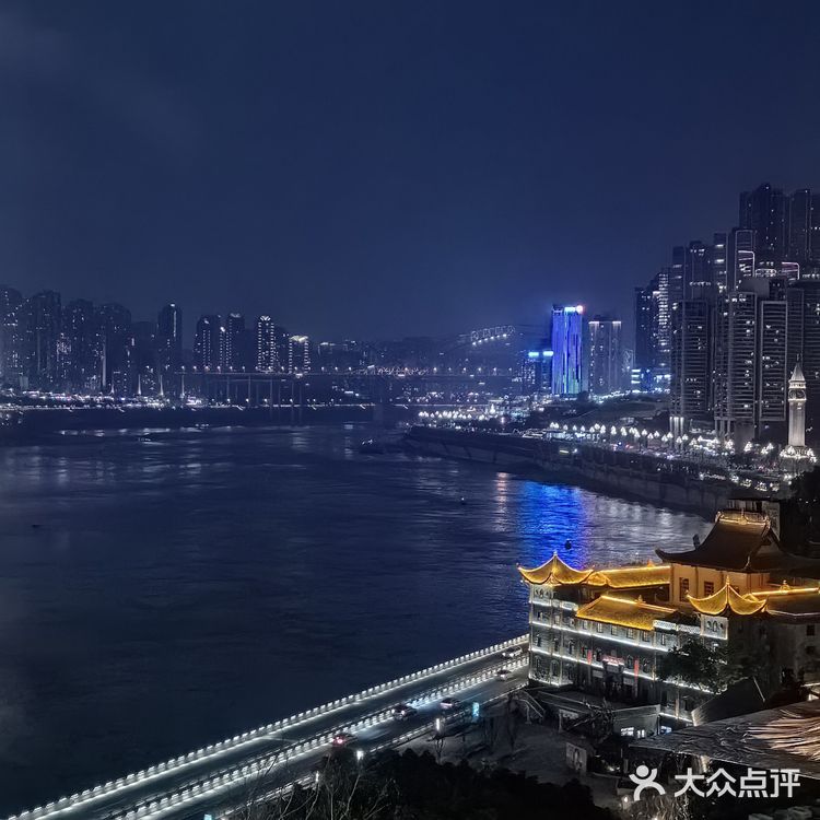 在南滨路绝美悬崖烤肉店