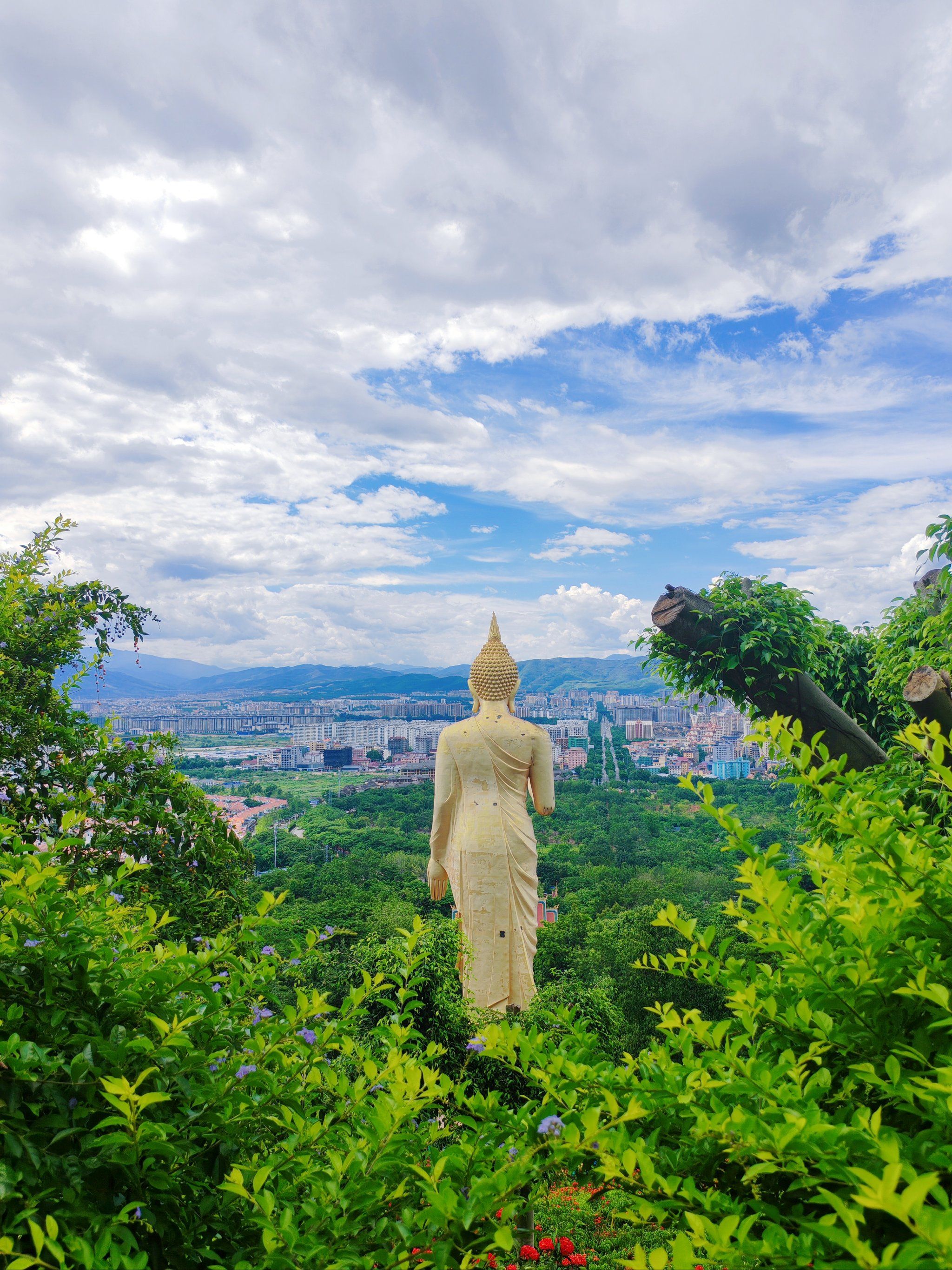 听说你们要去西双版纳?勐泐大佛寺攻略来咯!