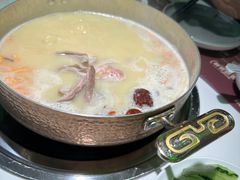 -洪氏嗨捞·广东猪肚鸡·椰子鸡火锅(西咸万象城店)