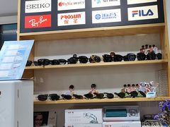 -豪门视光·星趣控·蔡司依视路眼镜代理商(中央大街店)