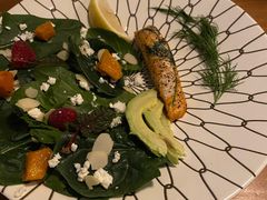 三文鱼沙拉-Twin Tails Brewpub双尾精酿餐吧(八坼店)