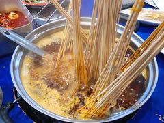 -马路边边串串香(苗栗路店)