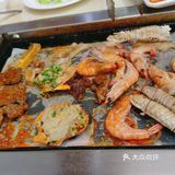 肉食很实在的，用剪刀操作，吃一块儿肉感十足，巴适得很！