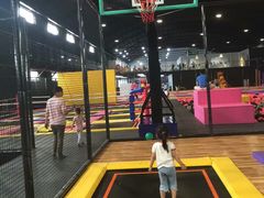 -嘿哟动霸CHUA·新潮玩运动娱乐中心·蹦床滑冰团建乐园