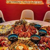 这家开了十几年的龙虾馆子龙虾个头越来越大了！吃起来太带劲啦！