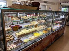 面包甜点陈列柜-蜂蝶来饼店(拱北总店)